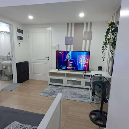 Azure Bicutan Maui G14 Tower Pool View