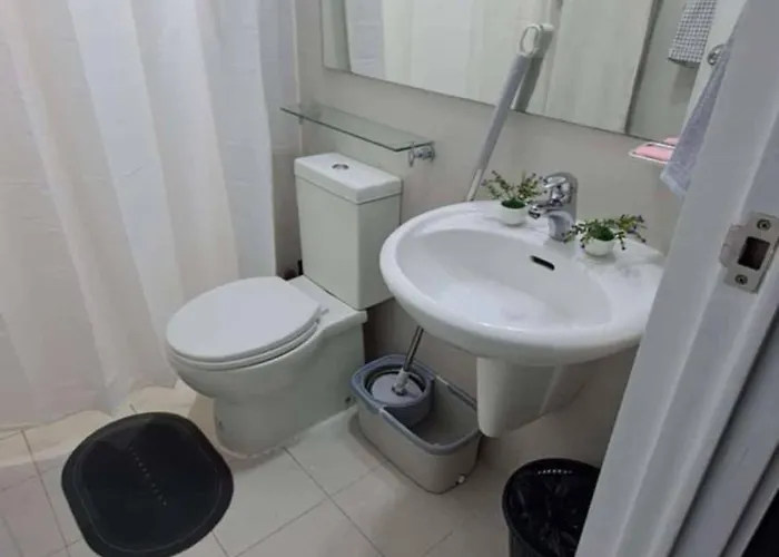 Апарт-отель Azure Bicutan Maui G14 Tower Pool View *