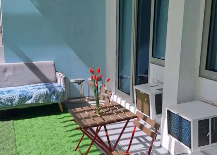Апарт-отель Azure Bicutan Maui G14 Tower Pool View